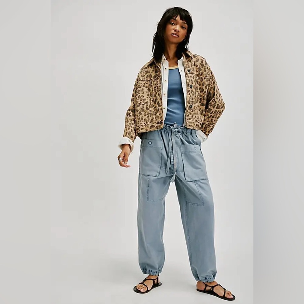 Free People River Stone Cargo Jogger Pants NWOT Size L Autumn Sky Blue